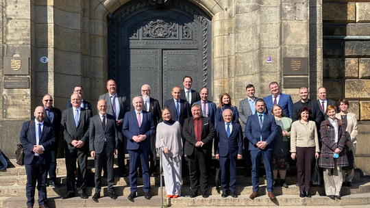 Bulgarische Wirtschafts- und Wissenschaftsdelegation vor der Sächsischen Staatskanzlei in Dresden, 23.03.2022