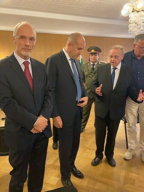 Dr. Volker Berresheim, Dr. Hans-Jörg Grundmann und Heiko Schmidt im Gespräch mit Präsident Radev