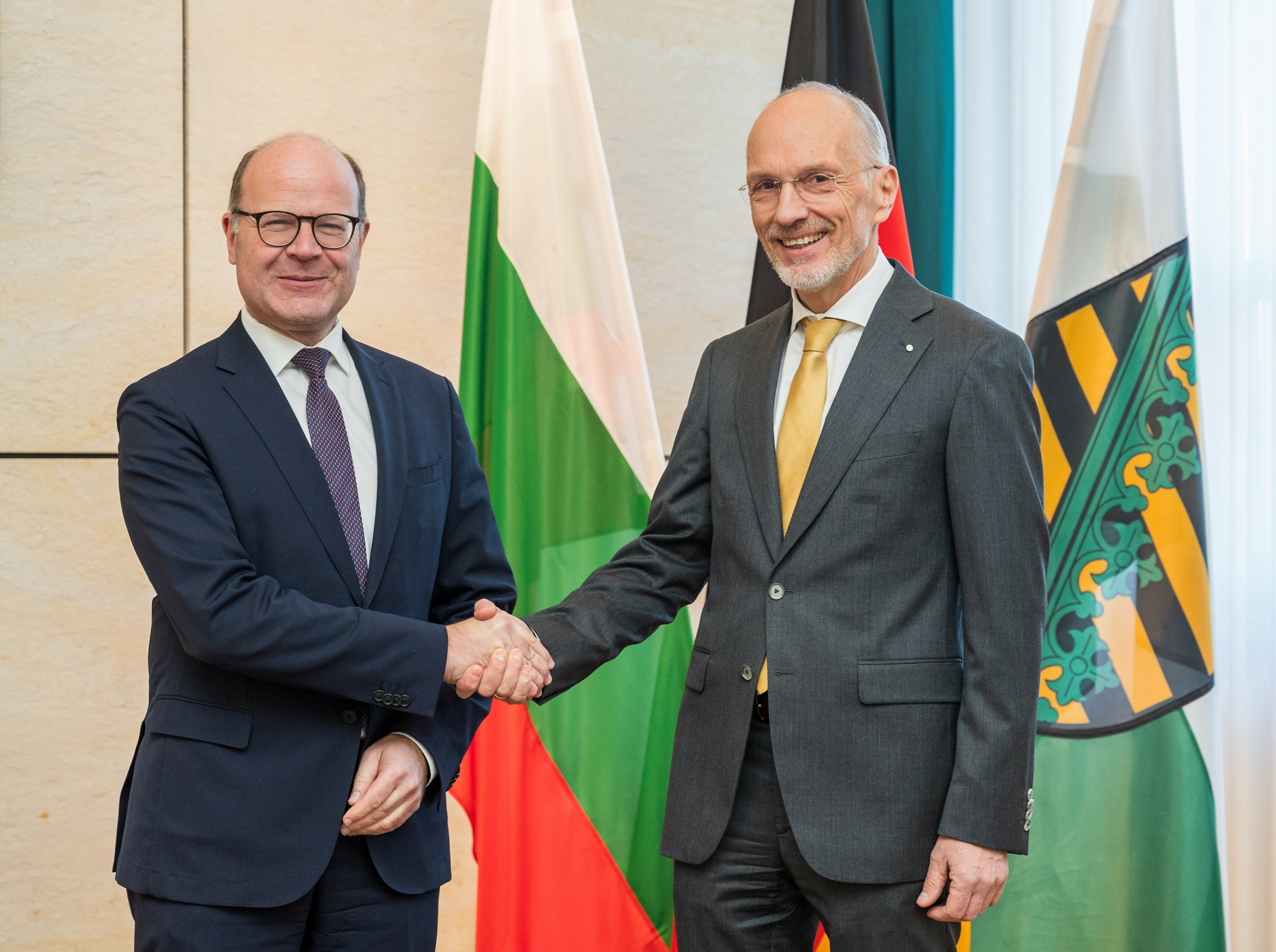 From left to right: Chief of the State Chancellery and State Minister for Federal Affairs and Media Oliver Schenk and Honorary Consul of the Republic of Bulgaria Dipl.-Ing. Heiko Schmidt, Source: State Chancellery of Saxony